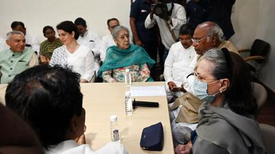 Congress leader Sonia Gandhi with party chief Mallikarjun Kharge and party leader Priyanka Gandhi Vadra at a meeting in New Delhi on Friday. (Vipin Kumar/HT photo) Congress leader Sonia Gandhi with party chief Mallikarjun Kharge and party leader Priyanka Gandhi Vadra at a meeting in New Delhi on Friday. (Vipin Kumar/HT photo)