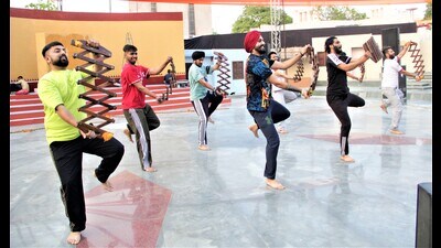 Members of Lok Nach Society practising Bhangra at Lohia Park on Friday (HT Photo) Members of Lok Nach Society practising Bhangra at Lohia Park on Friday (HT Photo)