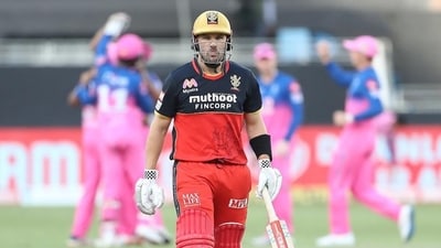 Aaron Finch walks back. Aaron Finch walks back.