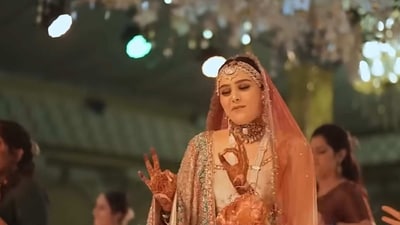 A screengrab from the viral video shows the Pakistani bride dancing to Jalebi Baby. (Facebook/@shayanatherphotography)