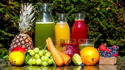 Fruit Juices: Fresh fruit juices are a great way to get essential vitamins and nutrients during Navratri fasting. Apples, pomegranates, oranges, and grapes are some of the popular fruits used to make Navratri fasting juices. These juices are also a good source of hydration. (Unsplash)