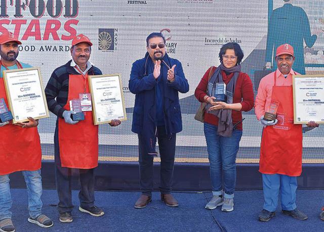Vir Sanghvi presented the awards, as he does every year. Vir Sanghvi presented the awards, as he does every year.