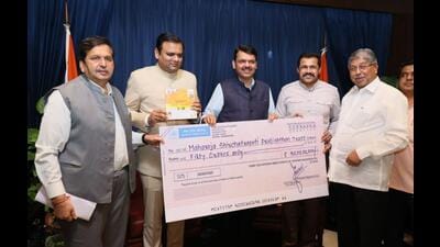(L-R) Mangal Prabhat Lodha, Rahul Narvekar, Devendra Fadnavis, Jagdish Kadam and Chandrakant Patil. (HT PHOTO)