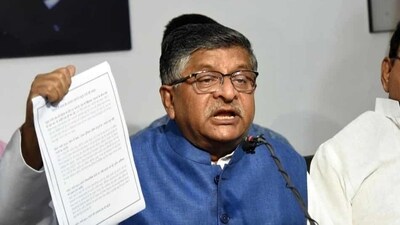 BJP MP Ravi Shankar Prasad addresses a press conference at BJP office in Patna on Saturday. (Santosh Kumar/HT)