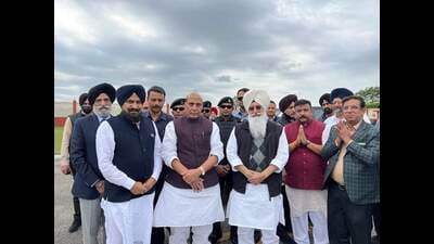 Defence Minister Rajnath Singh with Radha Soami Satsang Beas dera head Baba Gurinder Singh Dhillon at Beas,Amritsar on Saturday. (HT Photo)