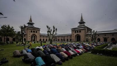 Devotees offer prayer on the first Friday of Ramadan at Jamia Masjid in Srinagar. Srinagar recorded 5.3°Celsius temperature, 0.3°Celsius above normal. (AP)