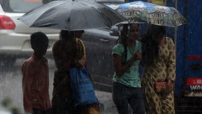 The IMD issued a thunderstorm warning at isolated places in Karnataka including Bengaluru. (HT Photo/Bachchan Kumar)