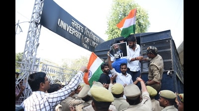 NSUI activists being detained during their protest in Lucknow on Saturday (HT Photo)