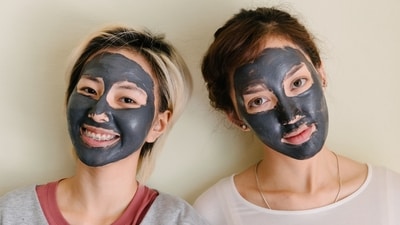 Clay Masks: Clay masks are perfect for oily or acne-prone skin. They work by drawing out impurities and excess oil from the skin. They also help to unclog pores, reduce inflammation, and calm the skin. (Pexels) Clay Masks: Clay masks are perfect for oily or acne-prone skin. They work by drawing out impurities and excess oil from the skin. They also help to unclog pores, reduce inflammation, and calm the skin. (Pexels)