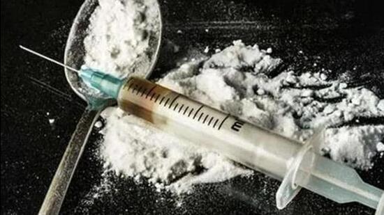 BSF personnel recovered 7 kg heroin from an agricultural field near Pakistan border in Tarn Taran. (HT File)