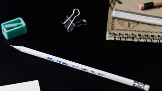 Use a binder clip to protect razor blades: Razor blades can be dangerous when loose in your luggage. Use a binder clip to protect the blades and prevent them from cutting through your belongings.&nbsp;(Unsplash)