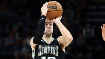 Memphis Grizzlies guard Luke Kennard (10) shoots for three during the second half against the Houston Rockets at FedExForum. (USA TODAY Sports)