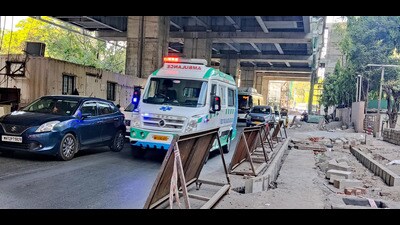 Barricades placed at Bund Garden Road due to metro work is leading to severe traffic congestion. On Sunday, an ambulance struggled to pass due to traffic. (Rahul Raut/HT PHOTO) Barricades placed at Bund Garden Road due to metro work is leading to severe traffic congestion. On Sunday, an ambulance struggled to pass due to traffic. (Rahul Raut/HT PHOTO)