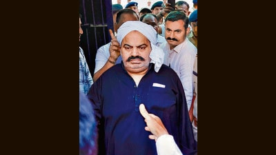 Prayagraj Police with jailed-mafia Atiq Ahmed outside Sabarmati Central Jail as he is being shifted to Prayagraj. (PTI) Prayagraj Police with jailed-mafia Atiq Ahmed outside Sabarmati Central Jail as he is being shifted to Prayagraj. (PTI)