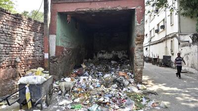 The report, submitted by DEMS to the environment ministry of the Delhi government on February 16, said the corporation was operating 1,442 dhalaos in the city in 2021. (HT Archive) The report, submitted by DEMS to the environment ministry of the Delhi government on February 16, said the corporation was operating 1,442 dhalaos in the city in 2021. (HT Archive)