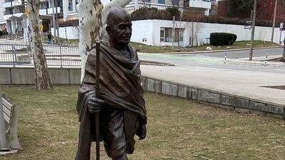 The statue of Mahatma Gandhi in Hamilton, Canada after it was cleaned by City workers. (Supplied photo) The statue of Mahatma Gandhi in Hamilton, Canada after it was cleaned by City workers. (Supplied photo)