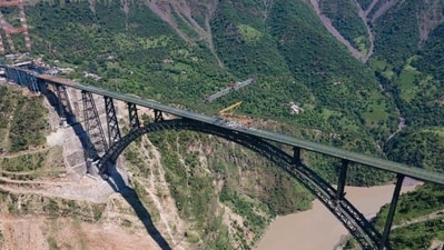 The track laying work started on the Chenab railway bridge, located 359 metres above the riverbed, in Reasi district of Jammu and Kashmir on Tuesday. (HT Photo) The track laying work started on the Chenab railway bridge, located 359 metres above the riverbed, in Reasi district of Jammu and Kashmir on Tuesday. (HT Photo)