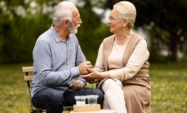 There are many outdoor culinary experiences that provide seniors with the opportunity to indulge in both pleasures simultaneously. (freepik ) There are many outdoor culinary experiences that provide seniors with the opportunity to indulge in both pleasures simultaneously. (freepik )