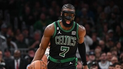 Boston Celtics guard Jaylen Brown (7) dribbles the ball against the San Antonio Spurs during the third quarter at the TD Garden. (USA TODAY Sports)