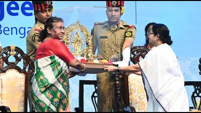 Chief minister Mamata Banerjee called President Droupadi Murmu a “Golden lady” and said the country has a proud heritage of people from various communities, castes and creeds living in harmony for ages. (HT Photo/Samir Jana) Chief minister Mamata Banerjee called President Droupadi Murmu a “Golden lady” and said the country has a proud heritage of people from various communities, castes and creeds living in harmony for ages. (HT Photo/Samir Jana)