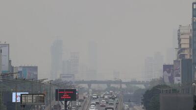 Mumbai, India - March 15, 2023: Cityscape engulfed in a thick cover of smog amid cloudy weather on the Western Express Highway (WEH) with forecast of unseasonal rains, at Bandra, in Mumbai, India, on Wednesday, March 15, 2023. (Photo by Vijay Bate/HT Photo) (HT PHOTO) Mumbai, India - March 15, 2023: Cityscape engulfed in a thick cover of smog amid cloudy weather on the Western Express Highway (WEH) with forecast of unseasonal rains, at Bandra, in Mumbai, India, on Wednesday, March 15, 2023. (Photo by Vijay Bate/HT Photo) (HT PHOTO)
