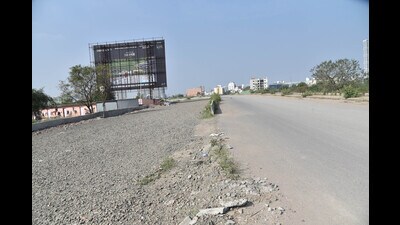 Pune district guardian minister Chandrakant Patil on Monday directed the Pune Municipal Corporation (PMC) to reinstate all city roads till May 31 before the beginning of the monsoon. (HT FILE PHOTO) Pune district guardian minister Chandrakant Patil on Monday directed the Pune Municipal Corporation (PMC) to reinstate all city roads till May 31 before the beginning of the monsoon. (HT FILE PHOTO)