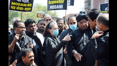 Sonia Gandhi and Mallikarjun Kharge with other MPs in Parliament House on Monday. (Sanjeev Verma/HT Photo)