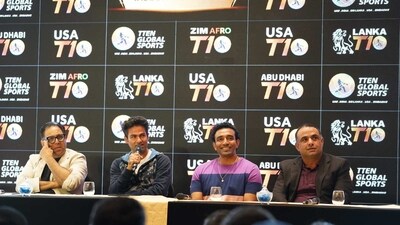 Mohammad Kaif with Robin Uthappa (centre) Mohammad Kaif with Robin Uthappa (centre)