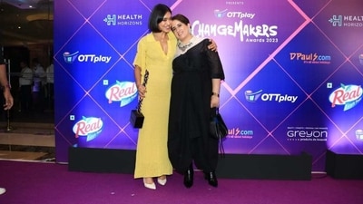 &nbsp;Sayani Gupta gave Guneet Monga a hug as they both posed together for the paparazzi. Guneet was given the Changemaker of the Year award while Sayani won Most Promising Star of the Year (Female) award. (Varinder Chawla) 