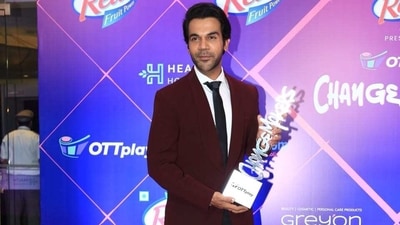 Rajkummar Rao strikes a pose with his award at the OTTPlay Changemakers Awards 2023 in Mumbai. (HT Photo/Varinder Chawla) Rajkummar Rao strikes a pose with his award at the OTTPlay Changemakers Awards 2023 in Mumbai. (HT Photo/Varinder Chawla)