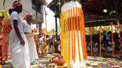 Sarhul, Jharkhand: Sarhul is a spring festival celebrated by the Ho tribe in Jharkhand. The festival is marked by the worship of the Sal tree, which is considered sacred by the Ho people. (Diwakar Prasad/ HT Photo)
