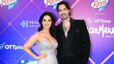 Sunny Leone attended the OTTPlay Changemakers Award with her husband, Daniel Weber. Sunny wore a strapless silver embellished gown featuring a thigh-high slit. (HT Photo/Varinder Chawla) Sunny Leone attended the OTTPlay Changemakers Award with her husband, Daniel Weber. Sunny wore a strapless silver embellished gown featuring a thigh-high slit. (HT Photo/Varinder Chawla)