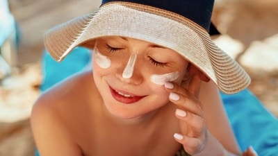 Sun protection: Don't forget to pack a wide-brimmed hat, sunglasses, and sunscreen with an SPF of at least 30 to protect yourself from the strong sun rays.&nbsp; (File Photo)