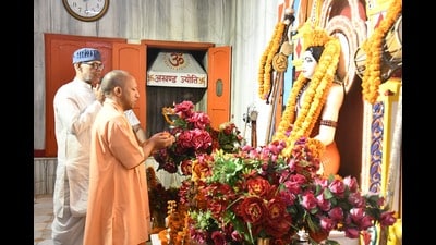 CM Yogi offered prayers at the Gorakhnath temple on Tuesday. (HT Photo) CM Yogi offered prayers at the Gorakhnath temple on Tuesday. (HT Photo)