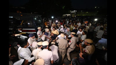 Congress workers being detained by Delhi Police at Red Fort in New Delhi on Tuesday. (Sanchit Khanna/HT) Congress workers being detained by Delhi Police at Red Fort in New Delhi on Tuesday. (Sanchit Khanna/HT)