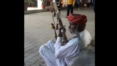Folk musician plays Sidhu Moosewala's song. (Twitter/@SukoonSingh) Folk musician plays Sidhu Moosewala's song. (Twitter/@SukoonSingh)