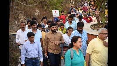 Former Pune mayor Murlidhar Mohol (C), Shivajinagar MLA Siddarth Shirole, PMC officials and citizen activists take the survey of the proposed elevated link road on Tuesday. (KALPESH NUKTE/ HT PHOTO)
