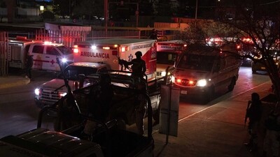Ambulances and members of the Mexican Army outside the National Migration Institute (INM) following a fire in Ciudad Juarez, Mexico, on Monday. (Bloomberg) Ambulances and members of the Mexican Army outside the National Migration Institute (INM) following a fire in Ciudad Juarez, Mexico, on Monday. (Bloomberg)