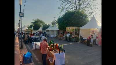 Over 50 stalls sold millet-based dry foods, sweets, snacks, fresh pressed juices, and repurposed cooking oil. (HT Photo) Over 50 stalls sold millet-based dry foods, sweets, snacks, fresh pressed juices, and repurposed cooking oil. (HT Photo)