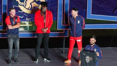Virat Kohli unveils a special T-shirt with the portrait of former teammate AB de Villiers during RCB Unbox event (PTI) Virat Kohli unveils a special T-shirt with the portrait of former teammate AB de Villiers during RCB Unbox event (PTI)