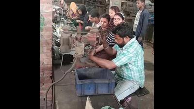 Sewing machine factory workers at work in a manufacturing unit at Gill road in Ludhiana on Tuesday. (Gurpreet Singh/HT photo) Sewing machine factory workers at work in a manufacturing unit at Gill road in Ludhiana on Tuesday. (Gurpreet Singh/HT photo)