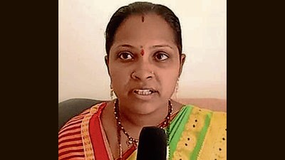 The police said that though the women belonged to different districts—Gadekar was from Dhule and Davare from Navi Mumbai—they came by the same taxi to Mantralaya at around 1.30 pm on Monday. They were stopped at the gates by the police but had already consumed the poison by then. (HT PHOTO) The police said that though the women belonged to different districts—Gadekar was from Dhule and Davare from Navi Mumbai—they came by the same taxi to Mantralaya at around 1.30 pm on Monday. They were stopped at the gates by the police but had already consumed the poison by then. (HT PHOTO)