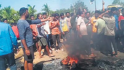 The vehicular movement between Shivamogga and Shikaripur was disrupted as members of Banjara, Bhovi and Koracha communities staged ‘rasta roko’ at Kunchenahalli. (ANI)