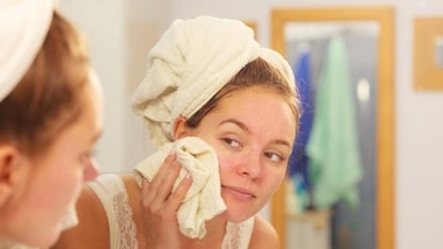 1. Start with a clean and moisturized face. Apply a lightweight moisturizer to your face and neck to hydrate your skin and create a smooth base for your makeup. (Shutterstock) 1. Start with a clean and moisturized face. Apply a lightweight moisturizer to your face and neck to hydrate your skin and create a smooth base for your makeup. (Shutterstock)