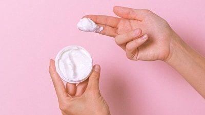2. Use a tinted moisturizer or a BB cream to even out your skin tone. Apply it with your fingers or a makeup sponge, blending it in evenly. (Pexels) 2. Use a tinted moisturizer or a BB cream to even out your skin tone. Apply it with your fingers or a makeup sponge, blending it in evenly. (Pexels)
