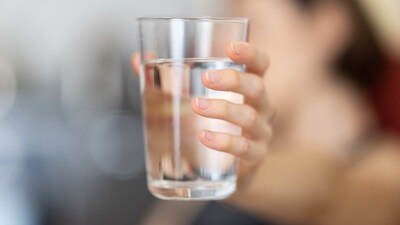 Encourage frequent water breaks: Make sure your child drinks water at regular intervals, preferably every 15-20 minutes. Set a timer or remind them to drink water frequently. (Unsplash) Encourage frequent water breaks: Make sure your child drinks water at regular intervals, preferably every 15-20 minutes. Set a timer or remind them to drink water frequently. (Unsplash)