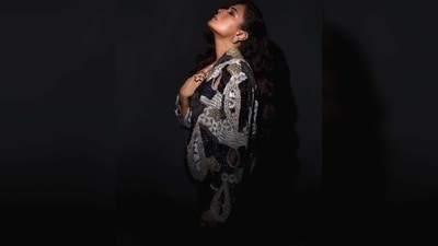 Richa Chadha kept her makeup neutral with bold smokey eyes and added volume to her hair with vintage waves. (Instagram/@therichachadha) Richa Chadha kept her makeup neutral with bold smokey eyes and added volume to her hair with vintage waves. (Instagram/@therichachadha)