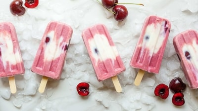 Use frozen treats: Freeze water or fruit juice in ice cube trays or popsicle moulds to create a refreshing treat that will also hydrate your child. (Unsplash) Use frozen treats: Freeze water or fruit juice in ice cube trays or popsicle moulds to create a refreshing treat that will also hydrate your child. (Unsplash)