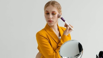 4. Apply a light dusting of translucent powder to set your makeup and control shine. Use a large fluffy brush to apply the powder evenly all over your face. (Pexels) 4. Apply a light dusting of translucent powder to set your makeup and control shine. Use a large fluffy brush to apply the powder evenly all over your face. (Pexels)