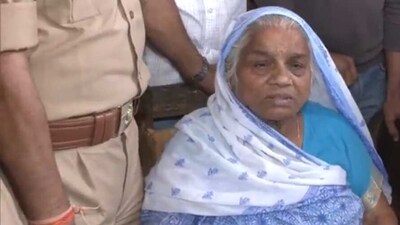 Shanti Devi, mother of killed lawyer Umesh Pal, as she demands death sentence for Atiq Ahmed. (ANI) Shanti Devi, mother of killed lawyer Umesh Pal, as she demands death sentence for Atiq Ahmed. (ANI)
